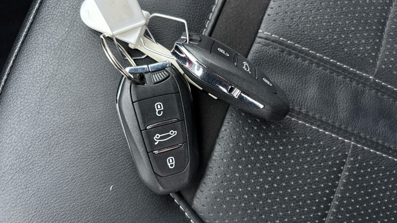 Vauxhall Mokka 100kW Ultimate Edition 50kWh 5dr Auto Electric Hatchback